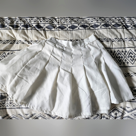 NWOT white pleated skirt - Picture 1 of 3